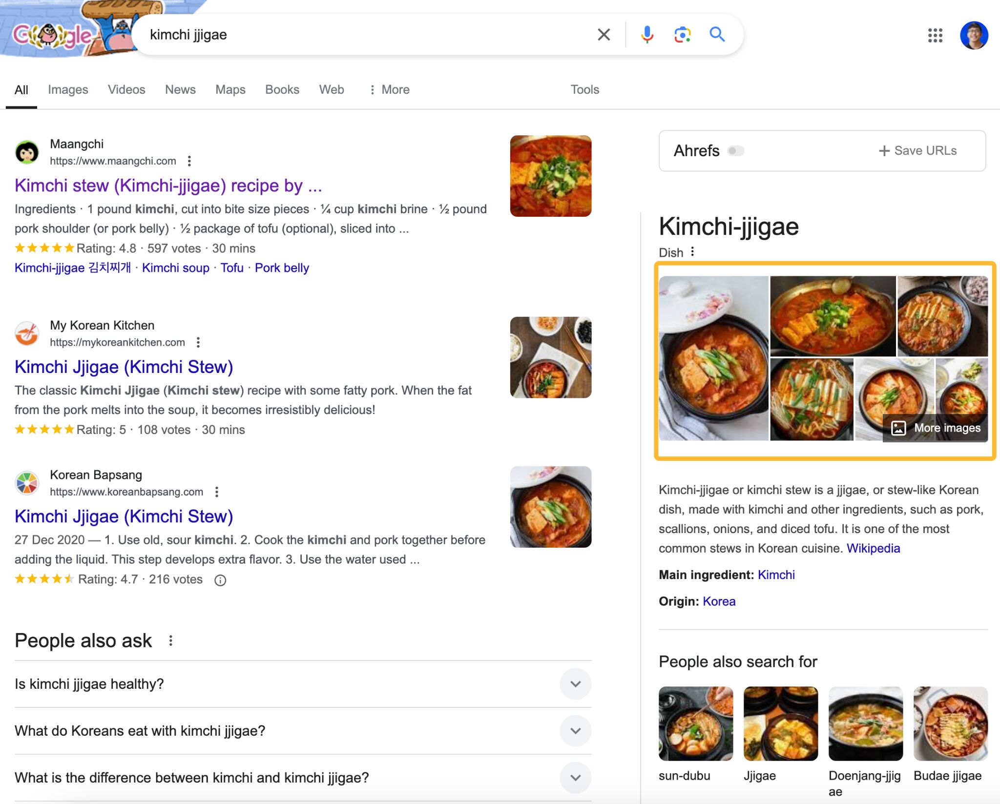 Google shows images in the knowledge panel for the entity kimchi jjigae